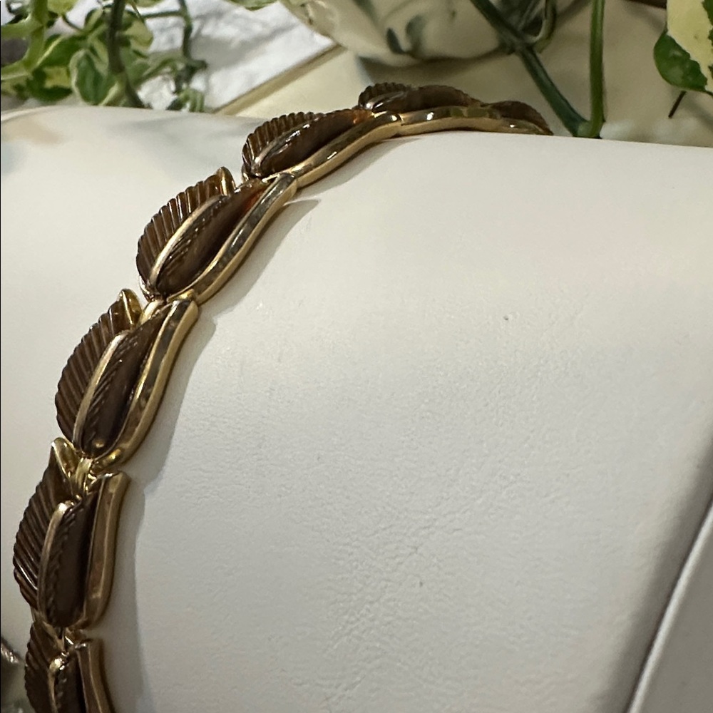 Vintage Crown Trifari GoldTone & Brown Thermoset Leaf Tulip Shape Panel Bracelet